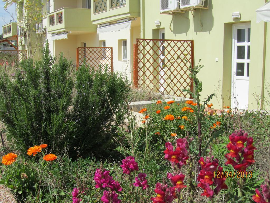 Monopetro Apartment Metamorfosi  Bagian luar foto